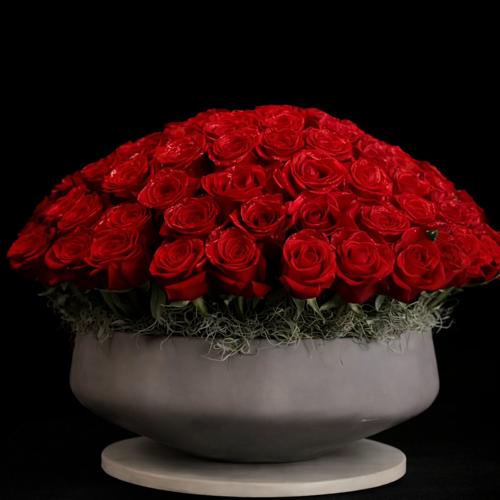 Royal Dome – 100 Roses Luxury Arrangement